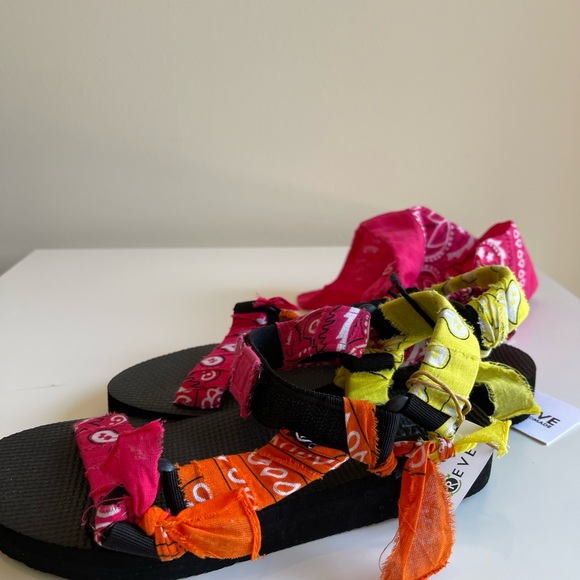 NEW Arizona Love Trekky Bandana Sandal - Picture 6 of 9